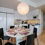 아파트 New & Luxurious Superior By Arctic Homes