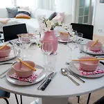 New & Luxurious Superior By Arctic Homes 아파트 *