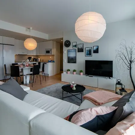 New & Luxurious Superior By Arctic Homes * 罗瓦涅米